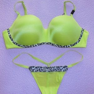 VS KNOCKOUT Push Up Balconet Bra & Thong SET